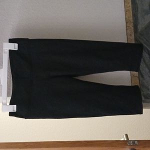 New Fabletics Capri Yoga Pants. Black. Size Small.